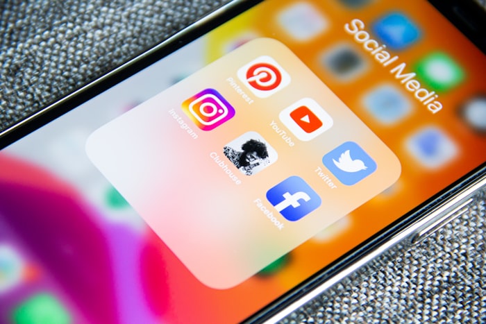Facebook Ads vs Google Ads: Which is Better?